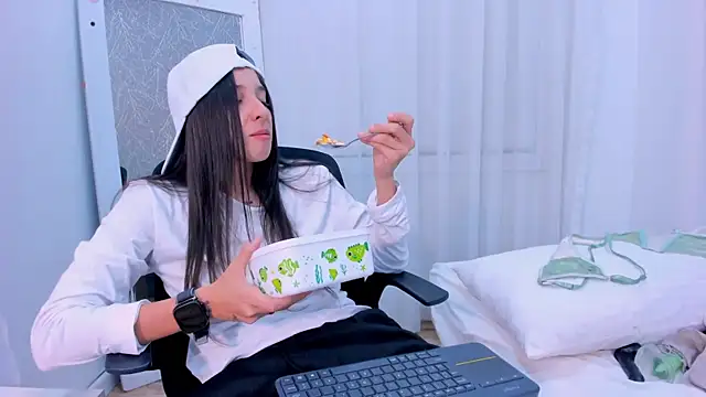 ViictoriiaSaenz Chat XXX in diretta