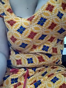 Darling8008: διαδικτυακό σόου στην κάμερα