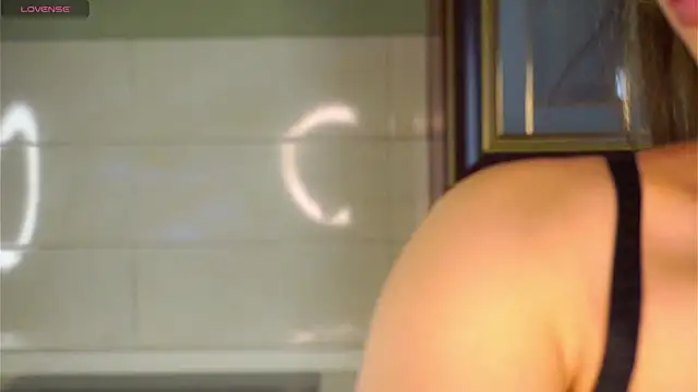 SulemaNeugin 即時 XXX 聊天