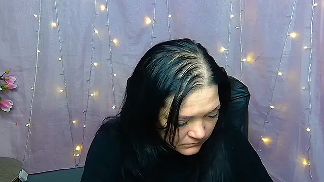 LauraFinn live XXX chat