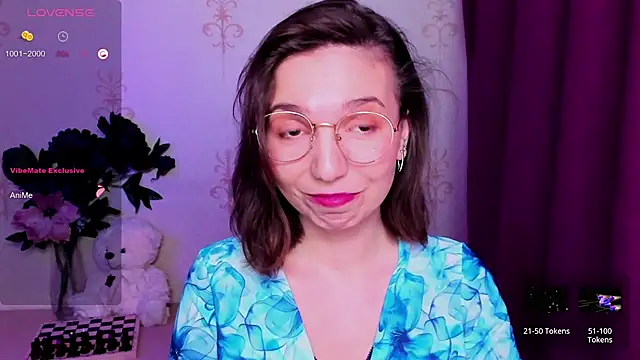 Chat XXX en directo de KindHazelHere_