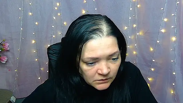 Show modela LauraFinn na web-kameri