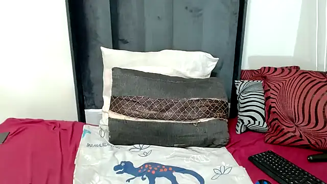 massiveme38: διαδικτυακό σόου στην κάμερα