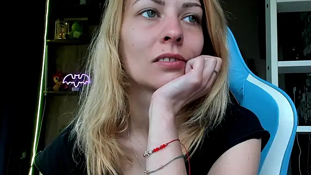 karo123421 Adlı Modelin Canlı XXX Sohbeti