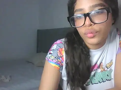 VictoriaSkinny's Live XXX Chat