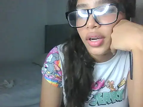 VictoriaSkinny 即時 XXX 聊天