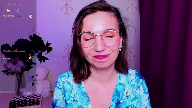 Chat XXX en directo de KindHazelHere_