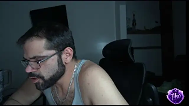 Zander823 Show in webcam