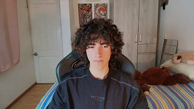 Nude_Boy18 在線直播表演