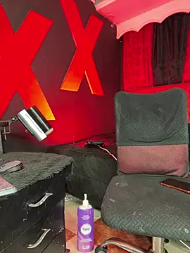 Show modela abrilbigcock na web-kameri