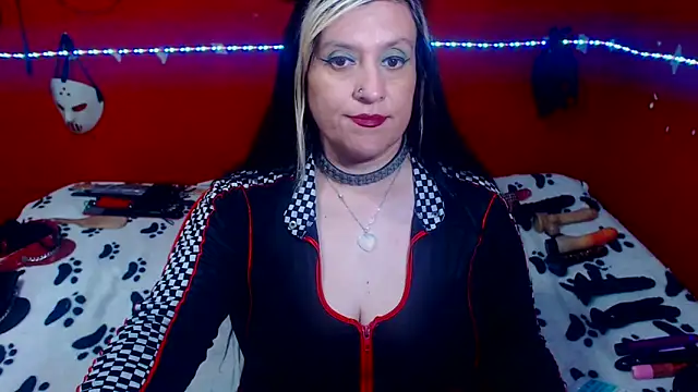 XXX chat uživo modela MATURE_Randy