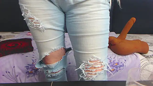 Playful_Goldie_WOW__'s Live XXX Chat