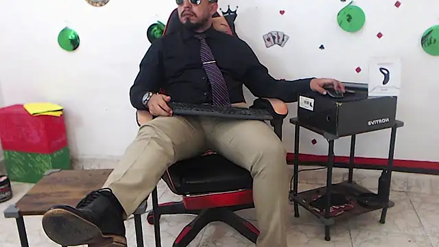 KalethBigDick: вебкам-шоу