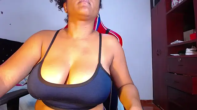 BellaKarla Adlı Modelin Canlı XXX Sohbeti