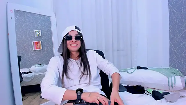 ViictoriiaSaenz 现场XXX聊天