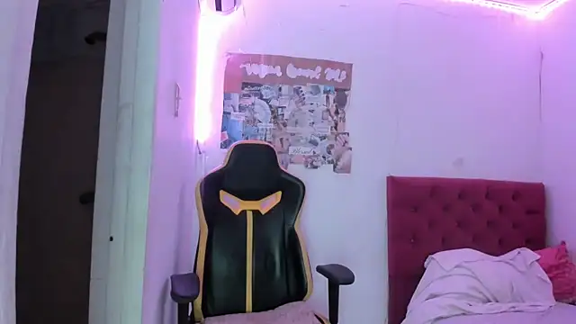 emily_stars1: διαδικτυακό σόου στην κάμερα