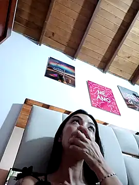 LunaZambrano Adlı Modelin Canlı XXX Sohbeti