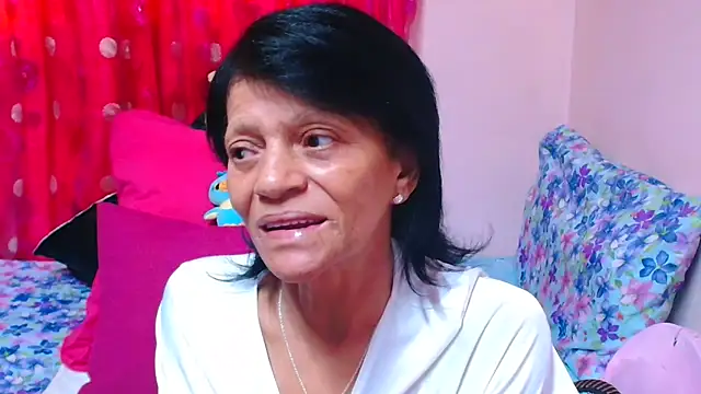 Chat +18 de SLUTTYROXY ao vivo