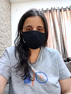 tinaarora: онлайн-секс-чат