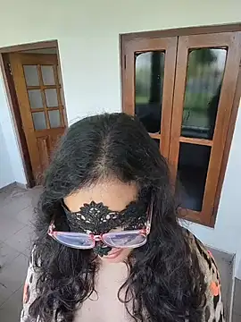 Ruvi_Queen's Live XXX Chat