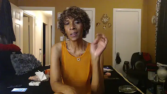 DivatheSnakecharmer: онлайн-секс-чат