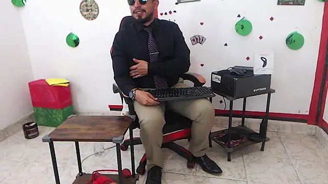 KalethBigDick: онлайн-секс-чат