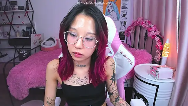 ashleywowmeow's Live XXX Chat