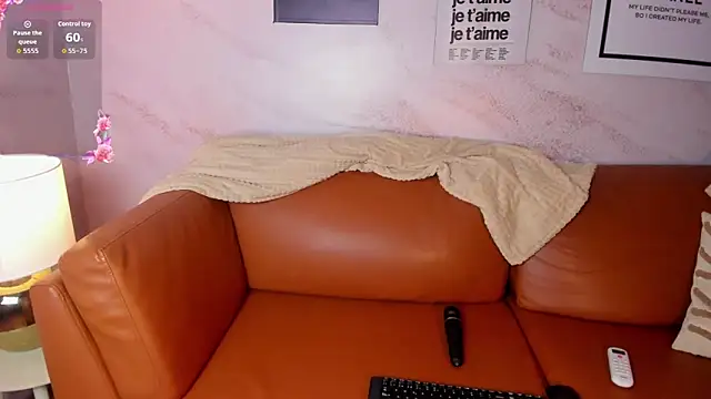 XXX chat uživo modela LucyLovelyy