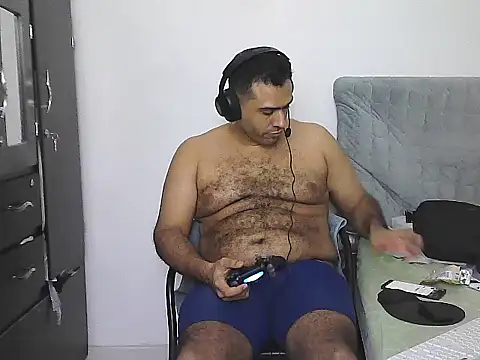 AlphaLatinoBear webcam show