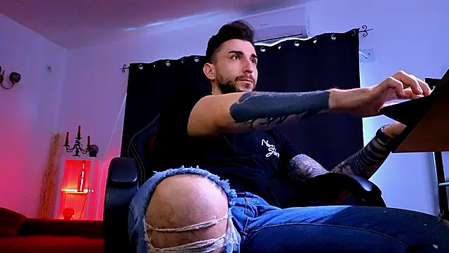 MightyAaron66 – Naživo XXX chat