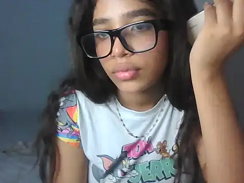 VictoriaSkinny Adlı Modelin Canlı XXX Sohbeti