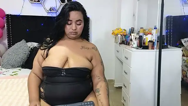 Chat +18 de charlotte_077 ao vivo