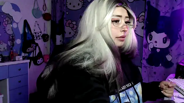 lussyevans24 élő XXX-chatje