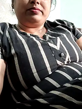 Hot_indian_Milf élő XXX-chatje