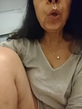 NakedMILFx Show in webcam