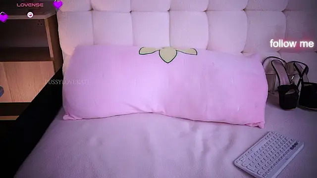 Pussylovekate Adlı Modelin Canlı XXX Sohbeti