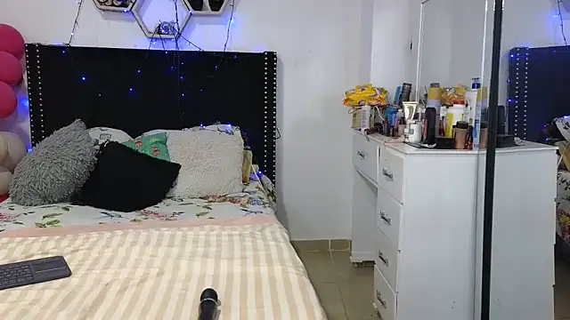 charlotte_077's Live XXX Chat