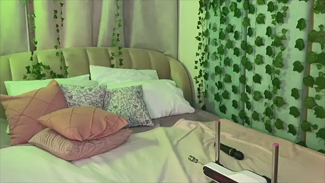 Love_is_Lola: онлайн-секс-чат