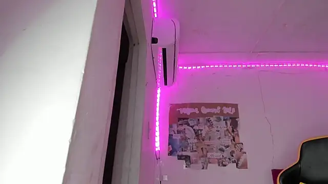 emily_stars1's Webcam Show