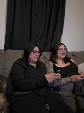 XXX chat uživo modela miacanela_xo