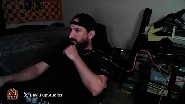DevilPup75_ Chat XXX in diretta
