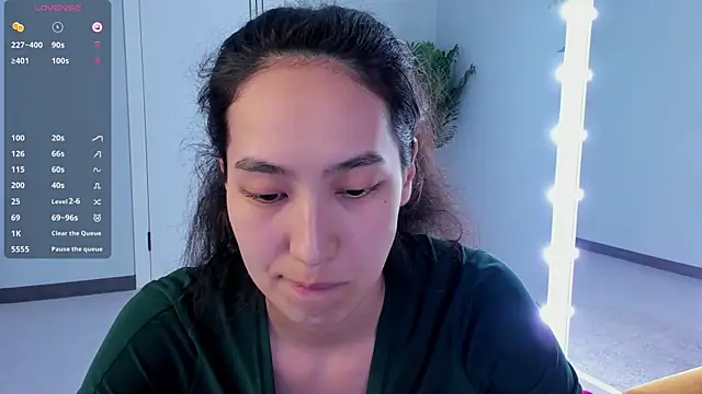 FlirtyAura Adlı Modelin Canlı XXX Sohbeti