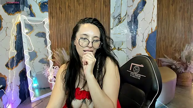 Athenaa_tay Adlı Modelin Canlı XXX Sohbeti