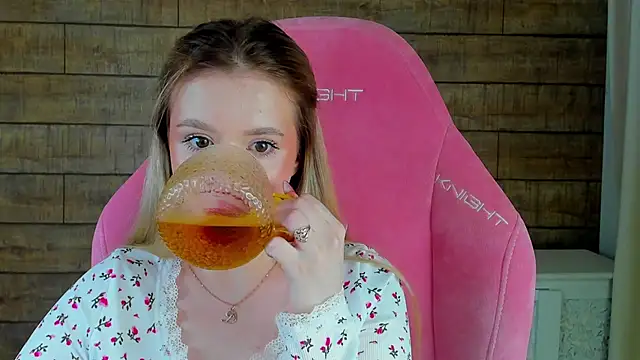 MilanaBalmain Adlı Modelin Canlı XXX Sohbeti