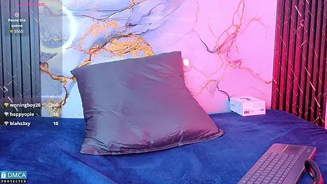 MaeveKuro Webcam show