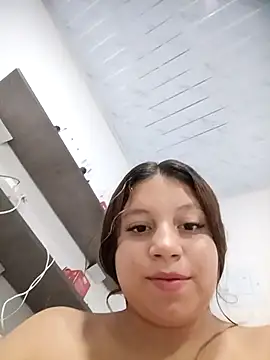 Virgin-Totona Adlı Modelin Canlı XXX Sohbeti