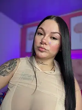 Megaan__More Adlı Modelin Canlı XXX Sohbeti