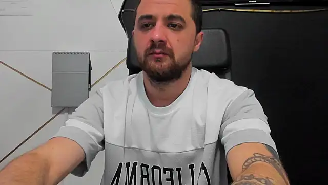 JamesMyerss' Live XXX Chat