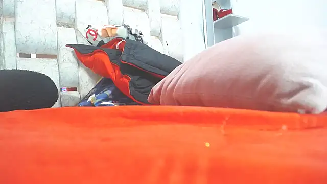 Chat XXX en directo de KEYRA-MILLER-