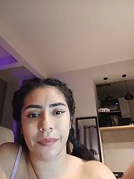 Sara-215's Webcam Show